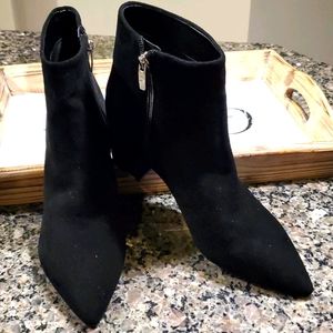 Brand NEW Black suede Marc Fisher Booties! Siz 7.5